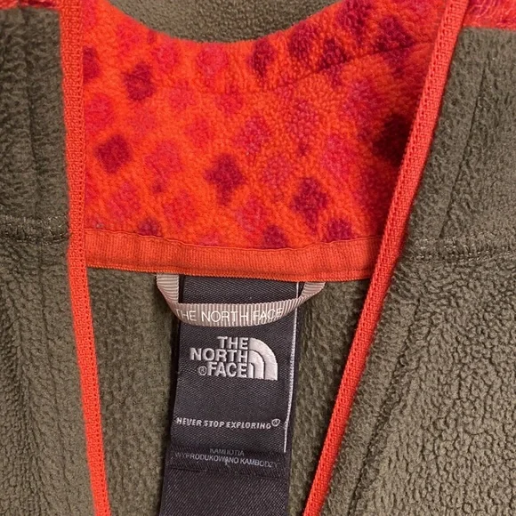 The North Face women’s 1/4 zip pullover. Size L army green. - Picture 5 of 5